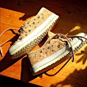 Stuart Weitzman Cork Material Gold detailed Shoes